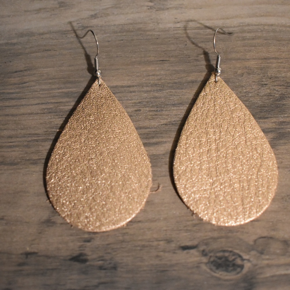 Leather earrings